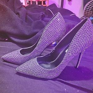 4 pairs of Lady's shoes.(1) Aldo, (1)Chase & chloe (2) Steve Madden